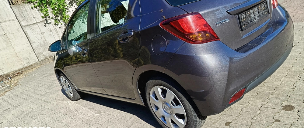 Toyota Yaris cena 23999 przebieg: 270000, rok produkcji 2015 z Wałbrzych małe 277